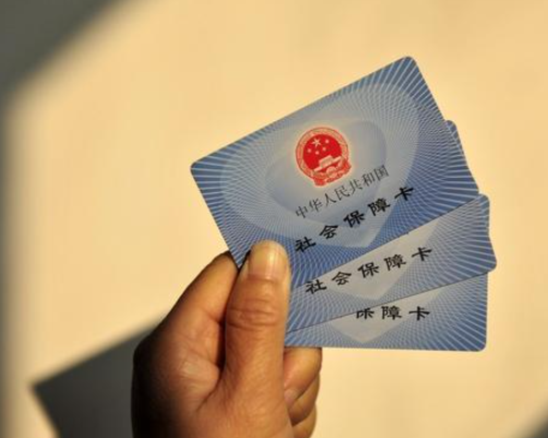 退休人员恭喜，人社部给出明确答复，2021年养老金还有好消息